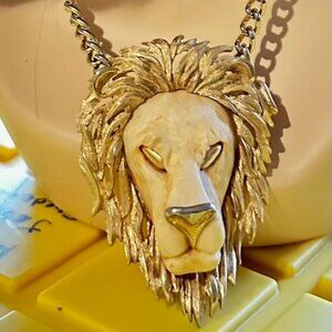 Vintage 70s Razza Lion Resin and Brass Necklace 18"